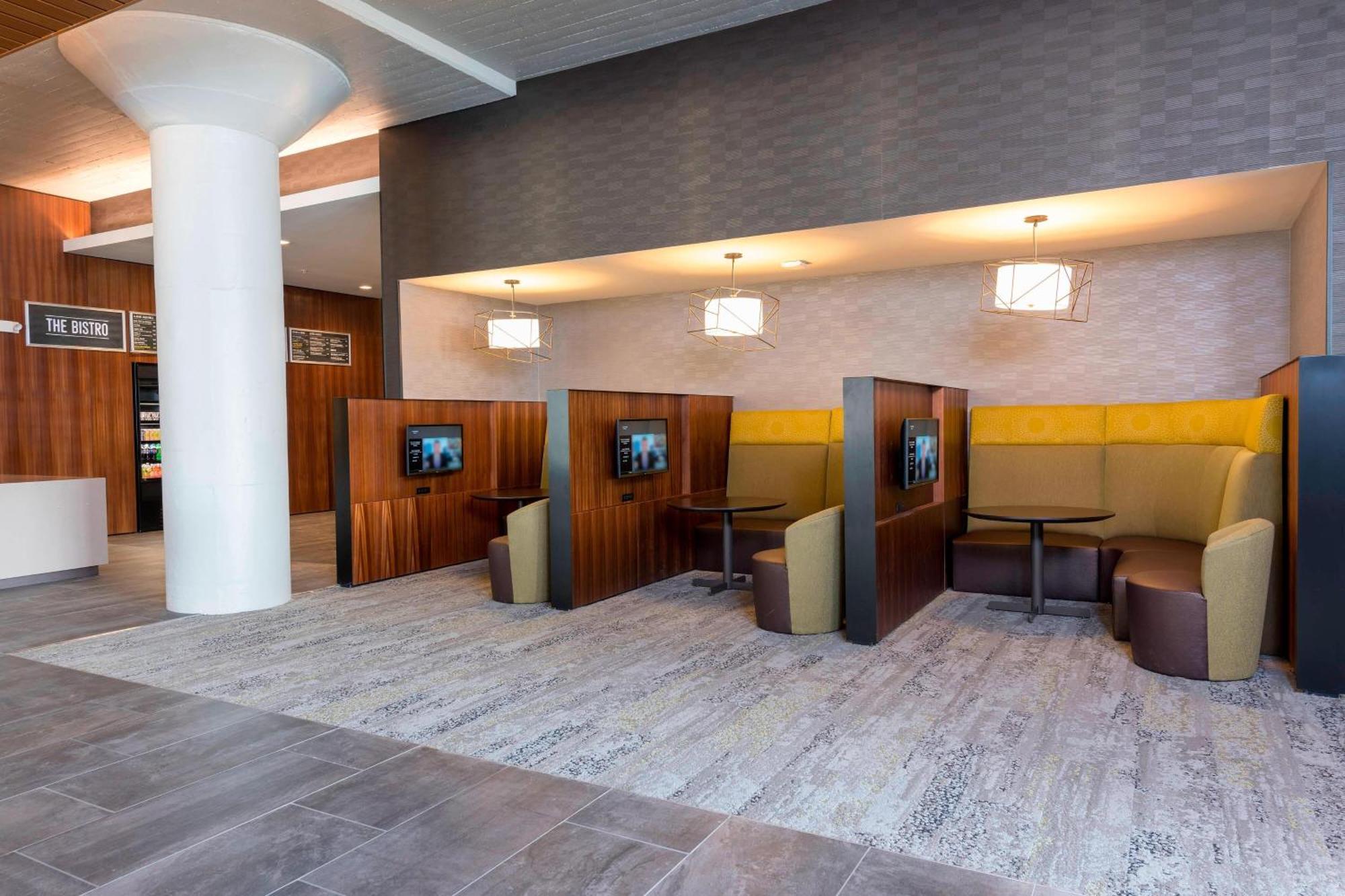 Courtyard By Marriott Waterloo Cedar Falls Екстер'єр фото