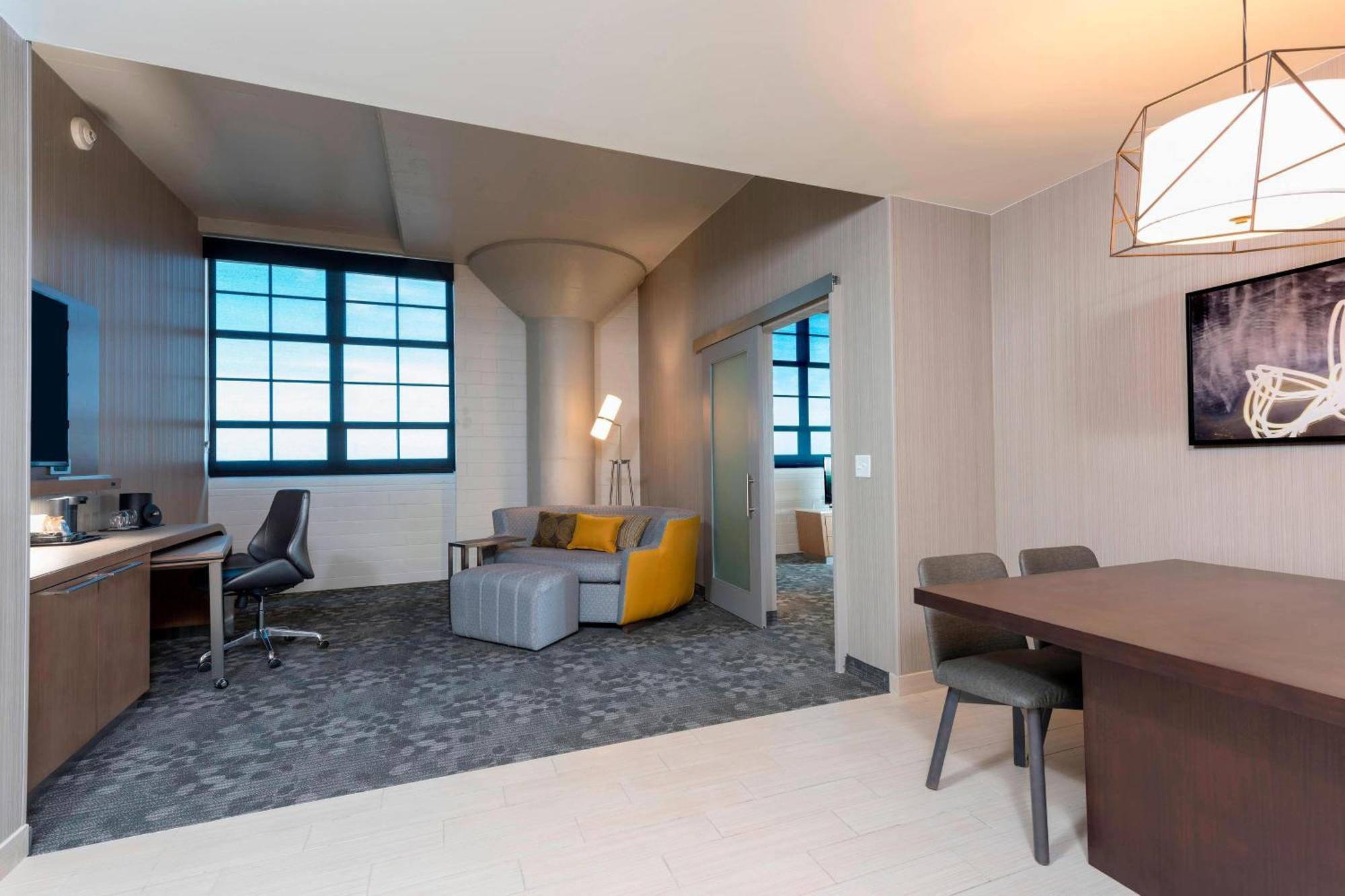 Courtyard By Marriott Waterloo Cedar Falls Екстер'єр фото