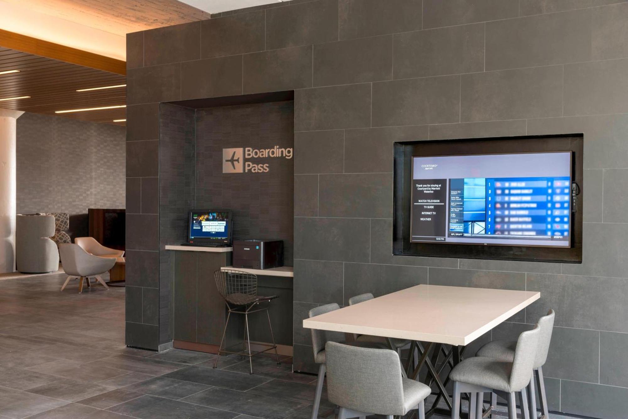 Courtyard By Marriott Waterloo Cedar Falls Екстер'єр фото