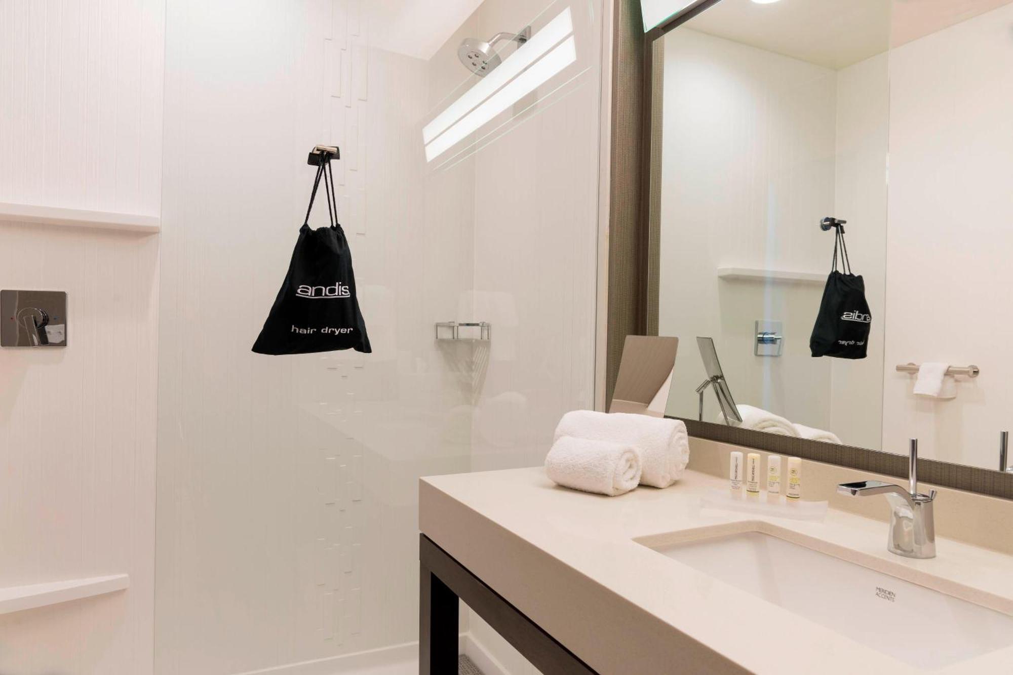 Courtyard By Marriott Waterloo Cedar Falls Екстер'єр фото